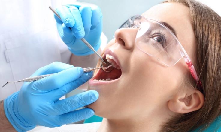 Dentist explaining painless root canal treatment in Chennai